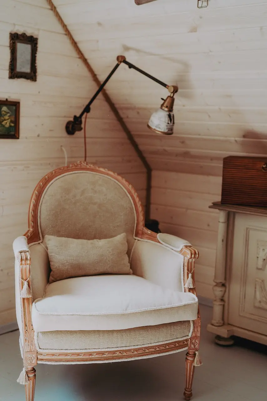 Zatoka Tataraku. Fotel w sypialni. Zatoka Tataraku. Fotel w sypialni.